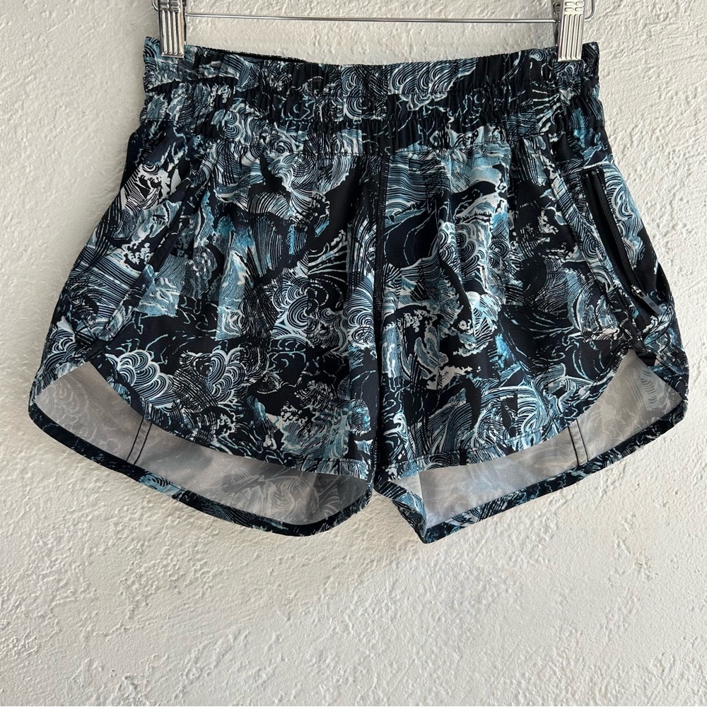 Lululemon Black and Blue Women's Shorts